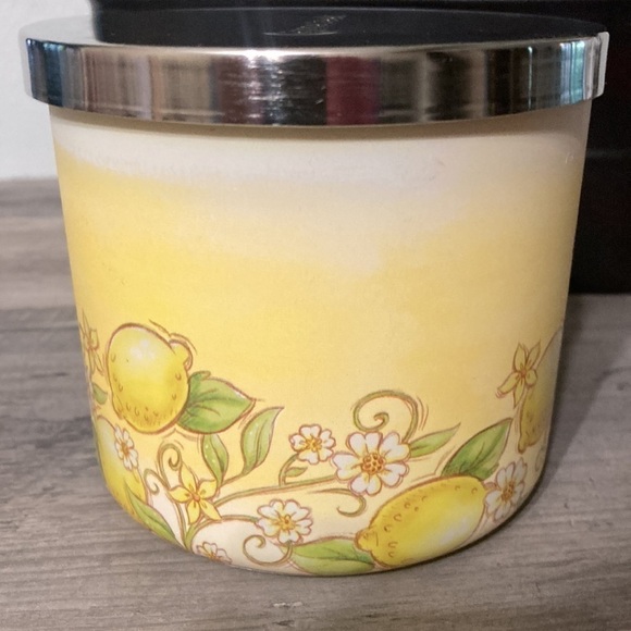 Goose Creek STRAWBERRY SHORTCAKE LEMON MERINGUE 14.5 OZ SOY WAX 3 WICK CANDLE - Picture 7 of 8